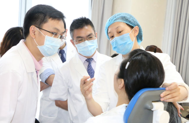 现场注射乔雅登填充鼻唇沟评估