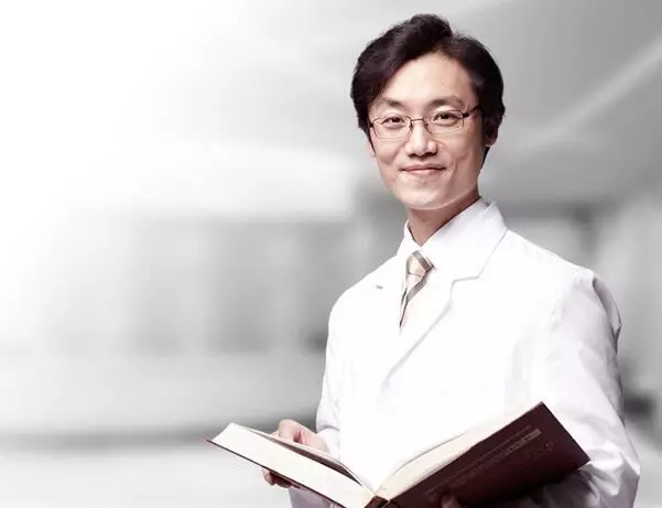 整形医生尹度龙