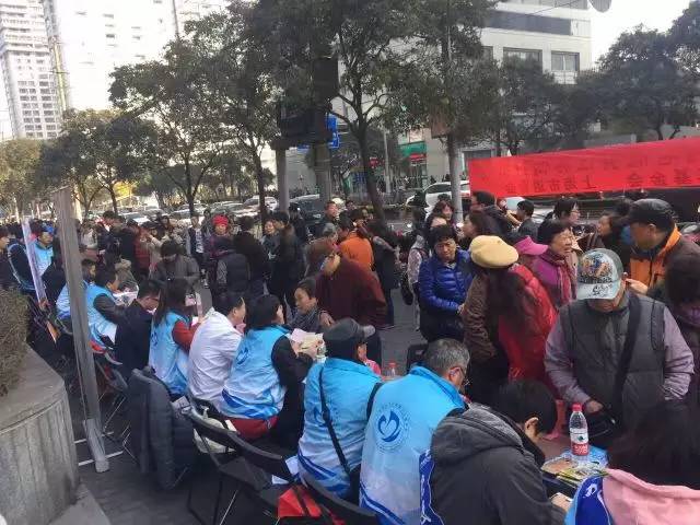 上海美莱口腔举办“志愿奉献，爱满社区”活动，了解口腔健康问题 