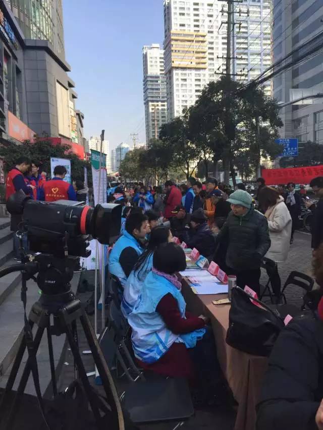 上海美莱口腔举办“志愿奉献，爱满社区”活动，了解口腔健康问题 