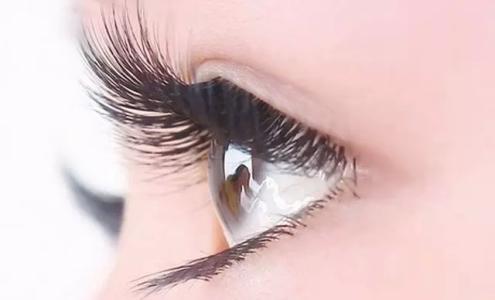 双眼皮整形术后翘睫