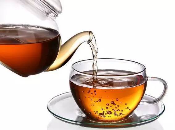 隔夜茶叶水洗脸祛痘