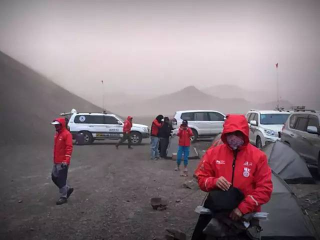 穿越罗布泊所要经历的种种严峻的天气考验