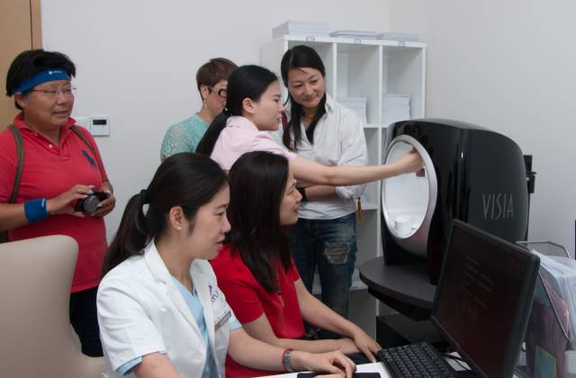 罗布泊大穿越队员凯旋归来