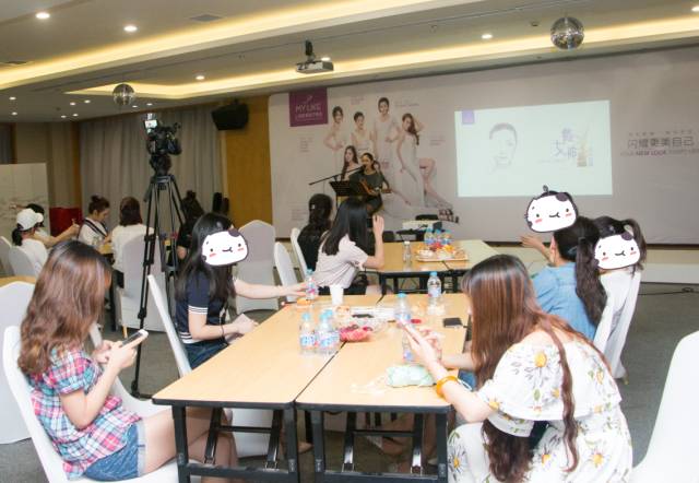 专业歌手为大家带来炎炎夏日里的一抹别样的精彩