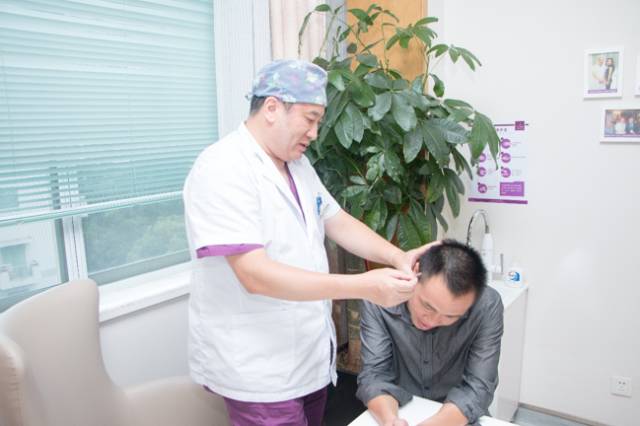 袁教授细心询问