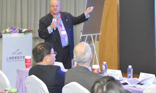 美容整形外科学会前任主席Dr.Daniel C.Mills