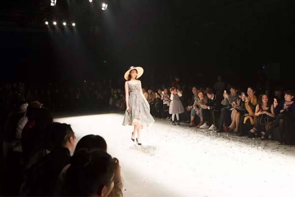 脸上长痘痘是什么原因,怎么办