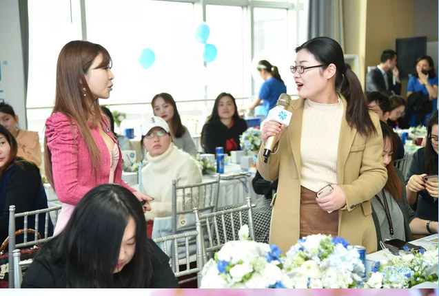 美莱隆胸整形真人案例，安凝参加美胸年度盛典