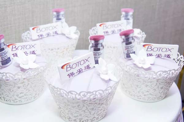 上海做假体隆鼻术后多久更换一次假体材料