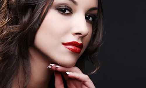 脸上长了很多雀斑怎么才能去掉啊