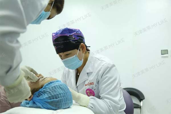 上海整形医院告诉你:那些坏习惯引发色斑多可怕