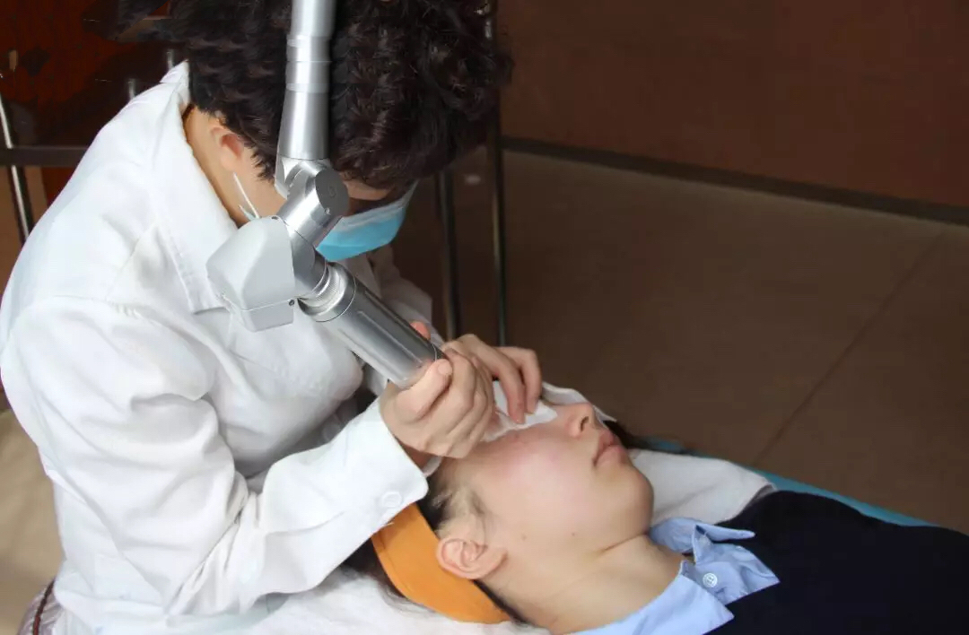 在美莱做完全切双眼皮多久能工作?