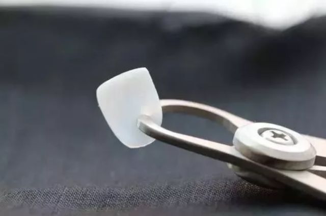 美莱医生告诉你:假体丰胸材料怎么选择!