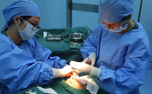 眼睛小,在上海做双眼皮要花多少钱?