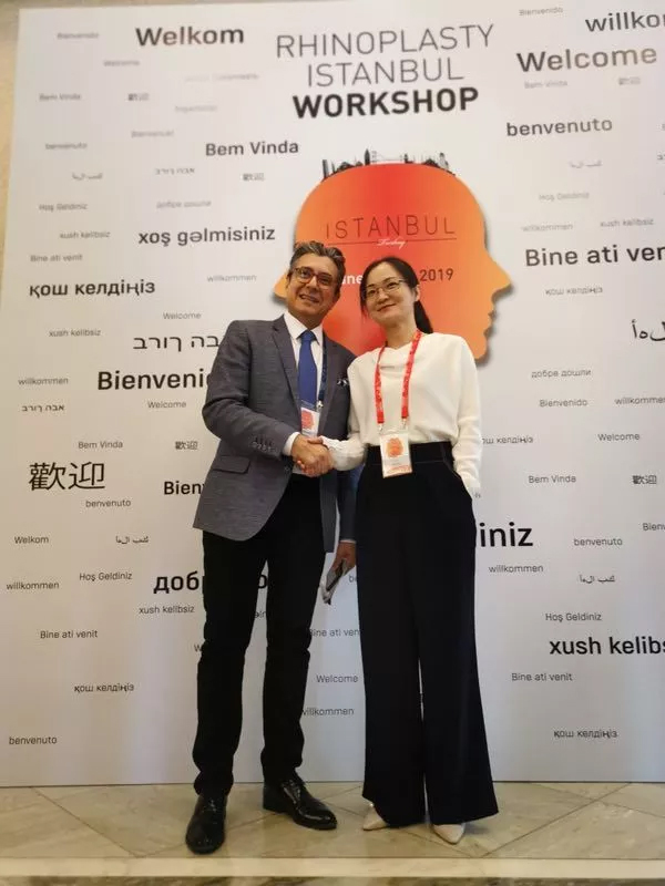 圆脸妹子脸上脂肪多怎么瘦脸,可以来美莱做面部吸脂!