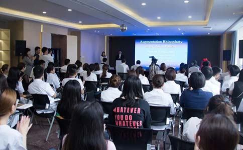 上海切除眼袋的方法有几种?适合什么人?