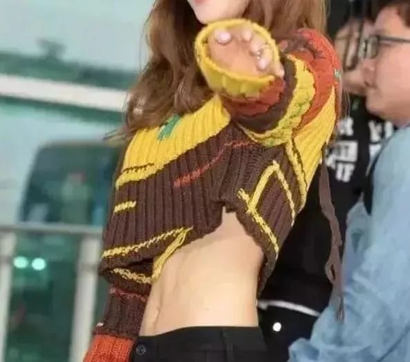 上海鼻尖整形费用和什么因素有关