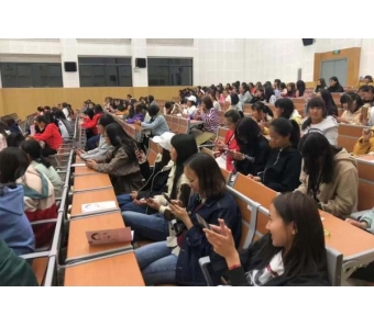 上海来月经可以割双眼皮吗