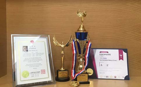 上海割双眼皮多久能化妆