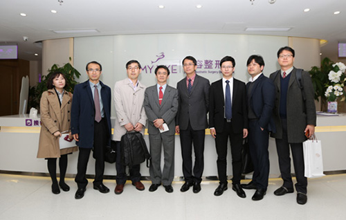 权成泽一行与上海美莱工作负责人合影